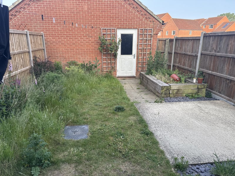 Photo 1: Garden