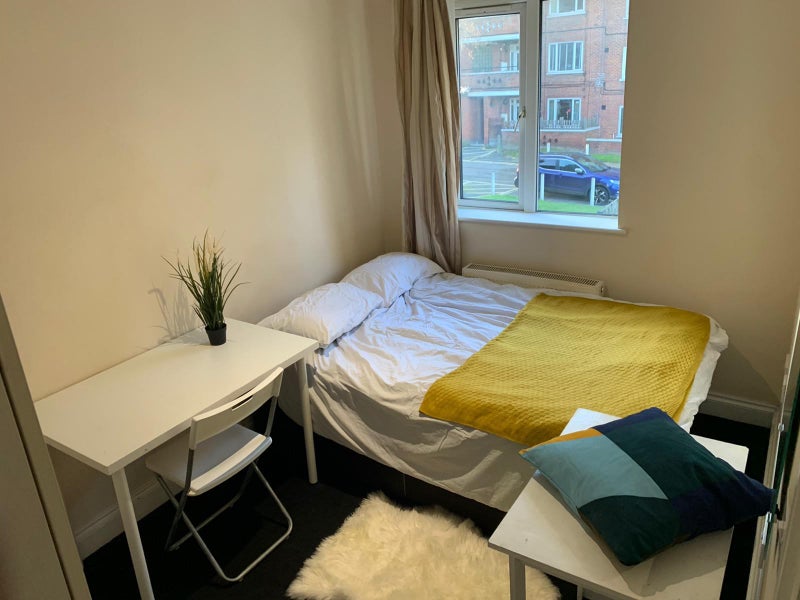 Photo 1: Room 3 - Available now - £720