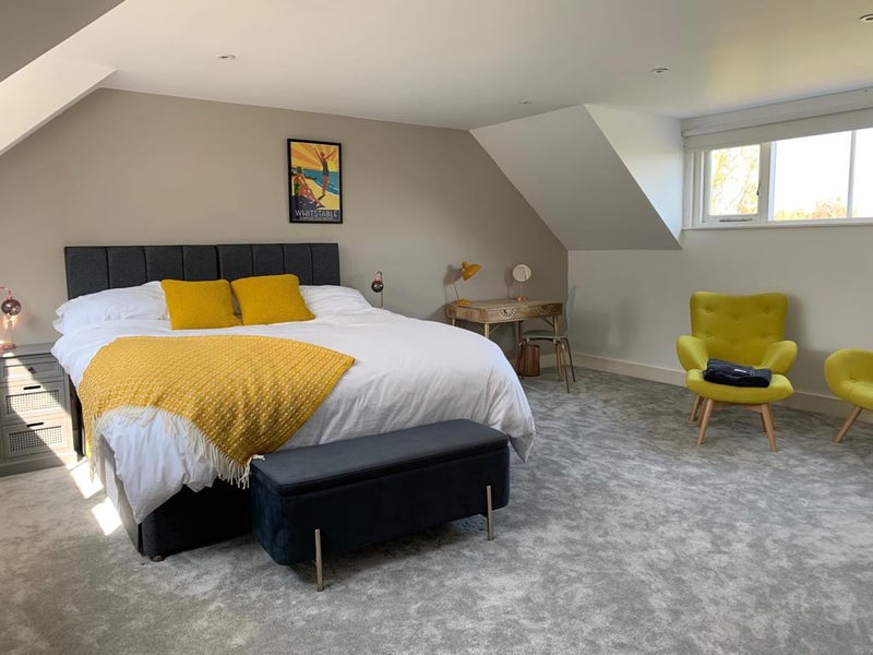 Photo 1: Large king size room with ensuite