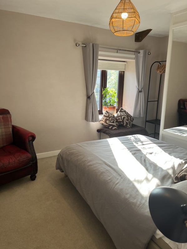 Photo 1: Double bedroom