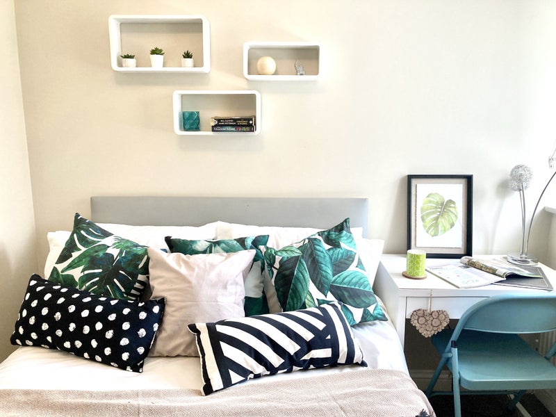 Photo 1: Room 4:  all bills included with this room! 