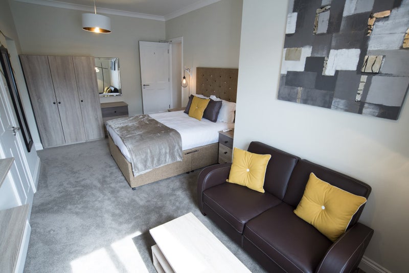 Photo 1: Large double Bbdroom with snug 