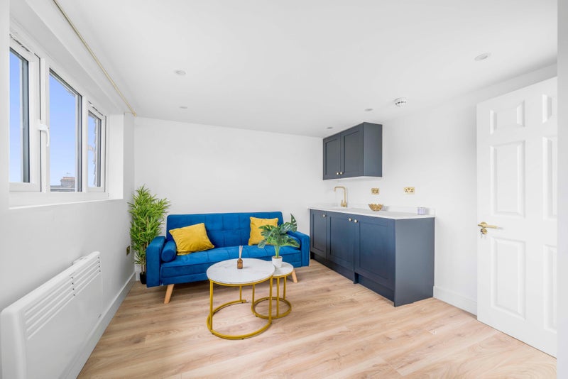 Photo 1: Studio no 6, 4 Weald Rise