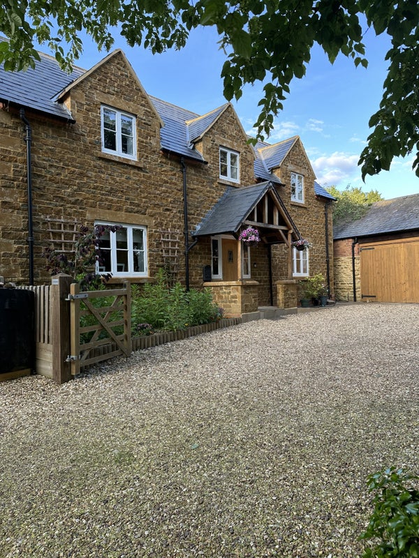 Photo 1: Front drive 