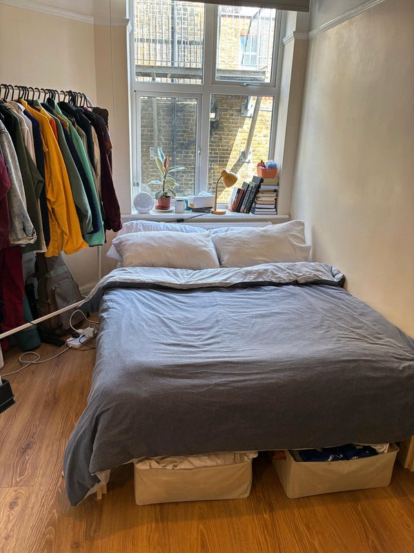 Photo 1: Bedroom availability