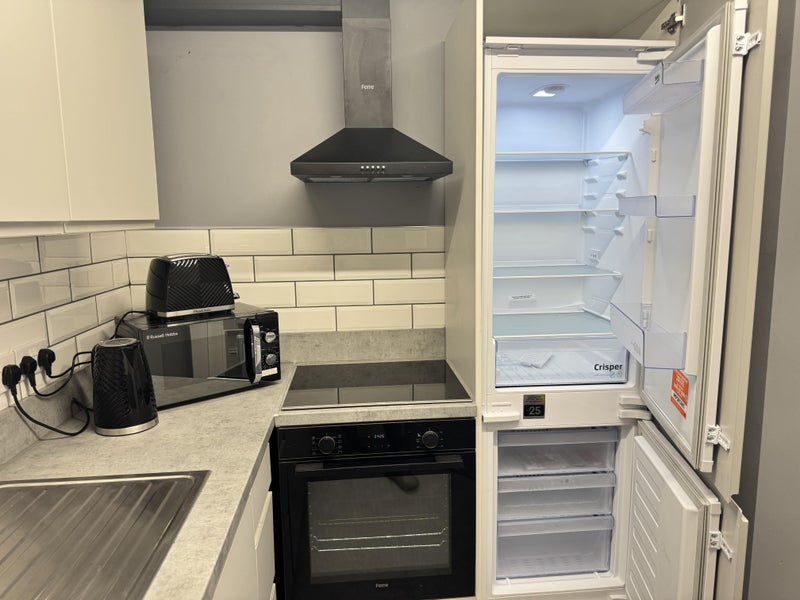Photo 1: Kitchen
