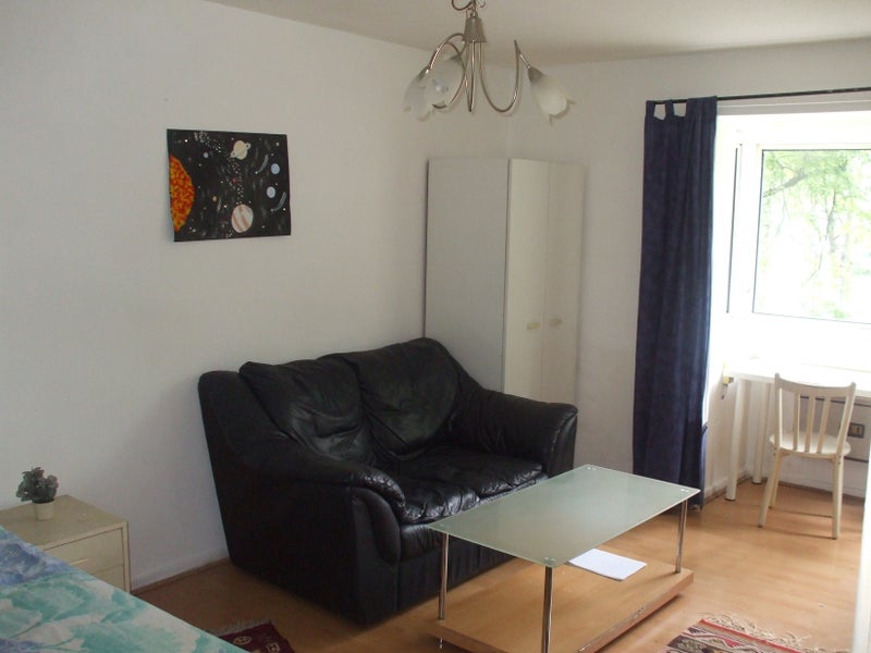 Photo 1: room