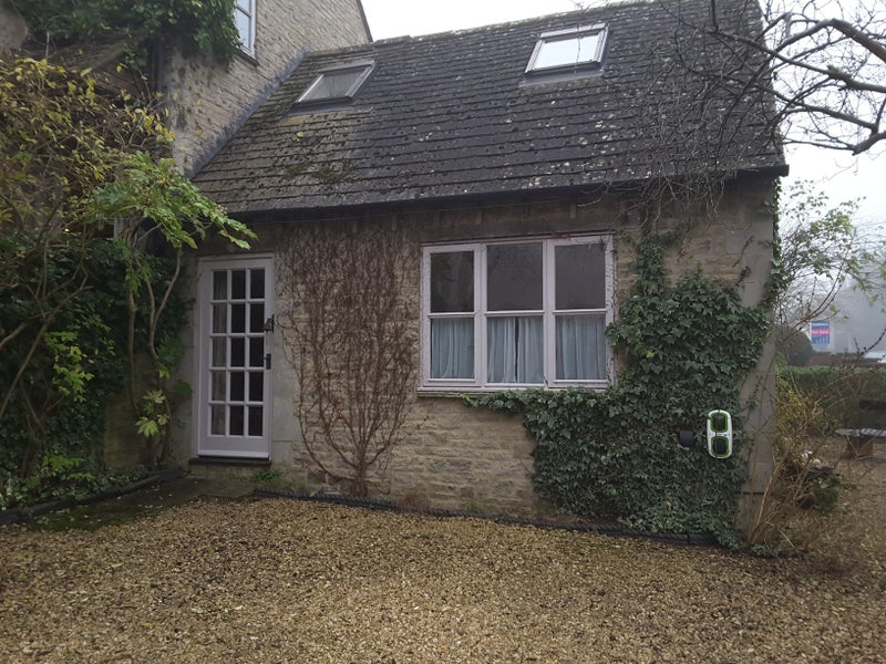 Photo 1: Annex from outside