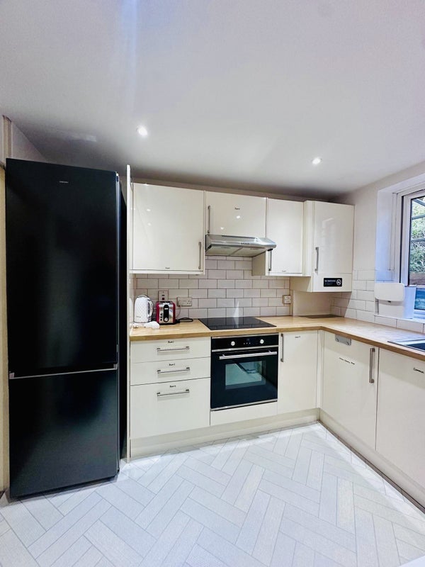 Photo 1: Kitchen
