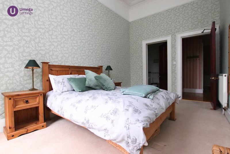 Photo 1: Bedroom (1)