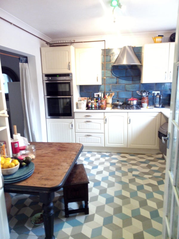 Photo 1: Kitchen
