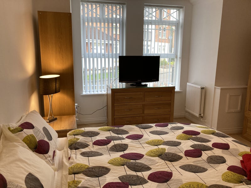 Photo 1: Large Bedroom