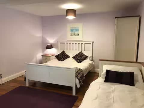 Photo 1: Large Double Bedroom