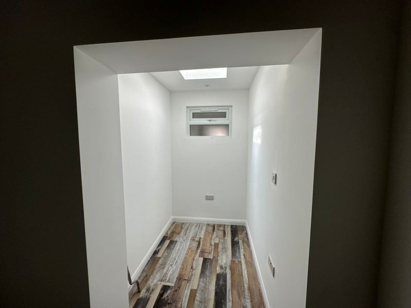 Photo 1: Room 2