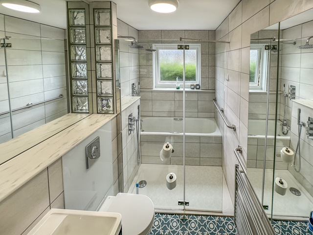 Photo 1: Family Bathroom 