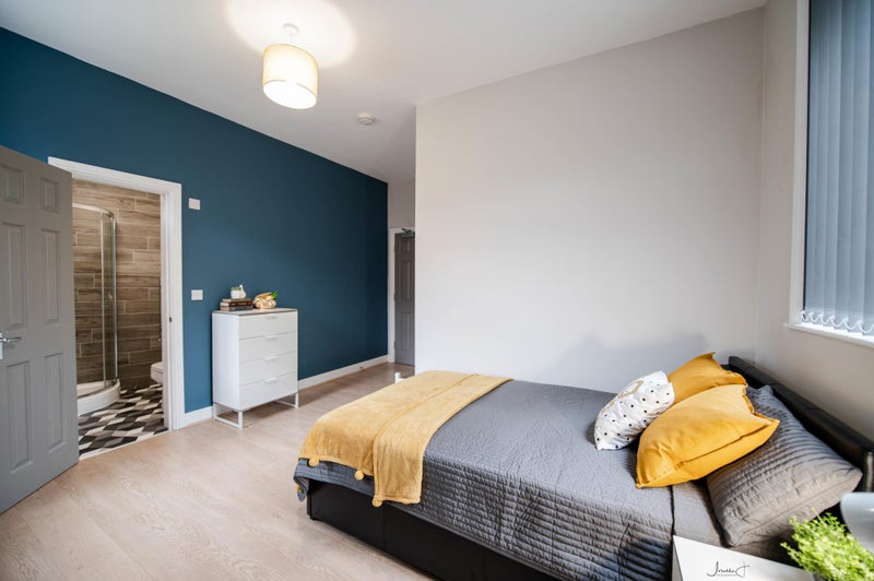 Photo 1: Room B