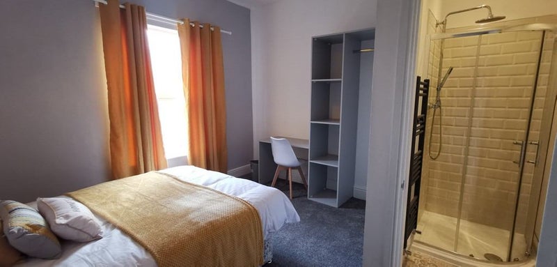 Photo 1: Room 3 - To Let