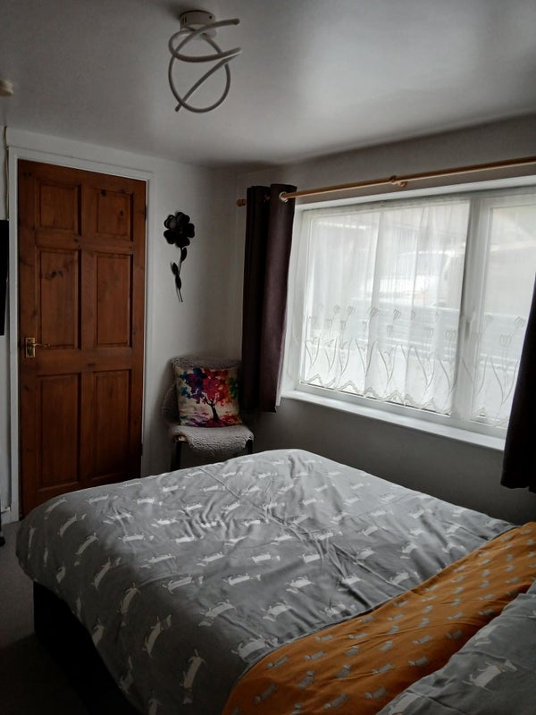 Photo 1: Bedroom with double bed