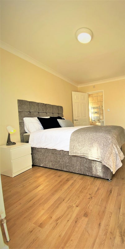 Photo 1: Room 3
