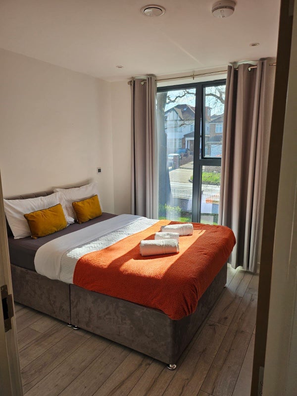 Photo 1: Room for rent 