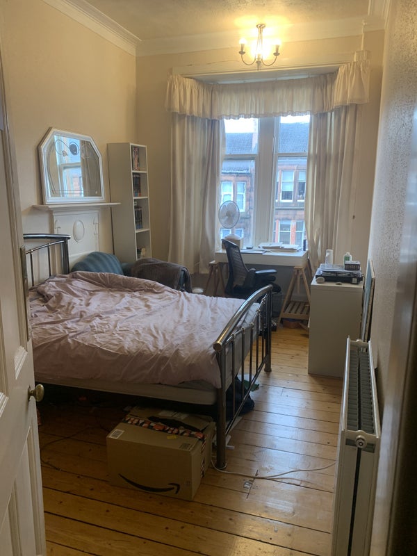 Photo 1: Double room (Also a wardrobe and dresser behind the door)