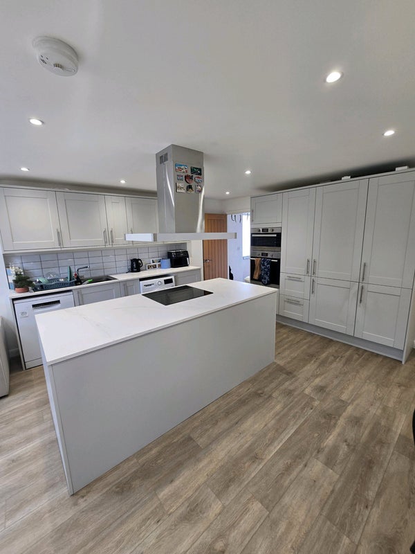 Photo 1: Shared Kitchen Diner
