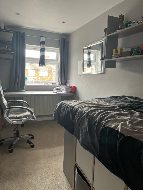 Photo 1: Comfortable single bed