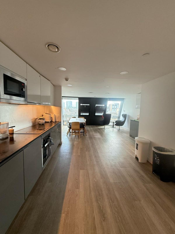 Photo 1: Shared kitchen 