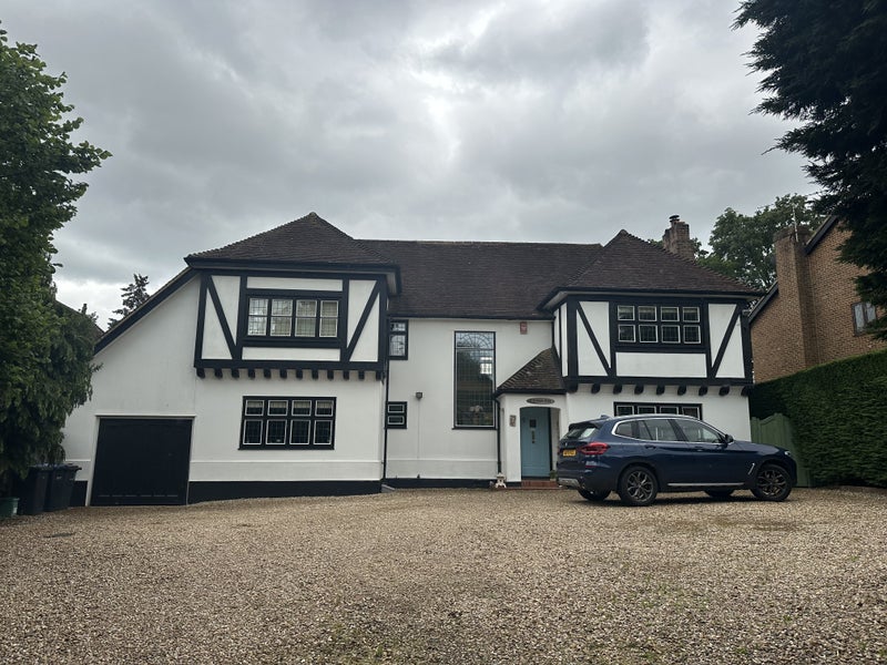 Photo 1: Luxury house