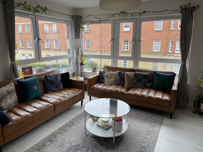 Photo 2: Lounge