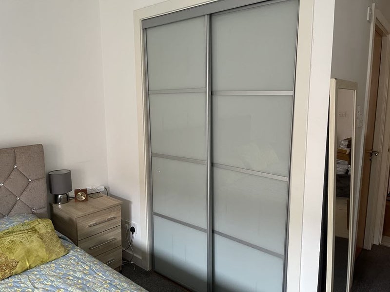 Photo 5: Master bedroom 
