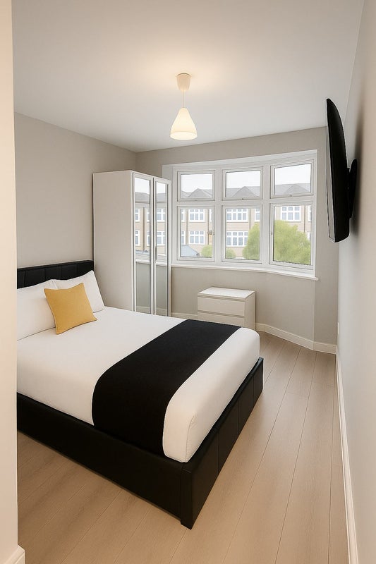 Photo 1: Room 4 - First Floor