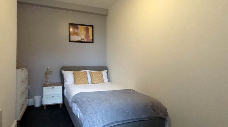 Photo 1: Room 1