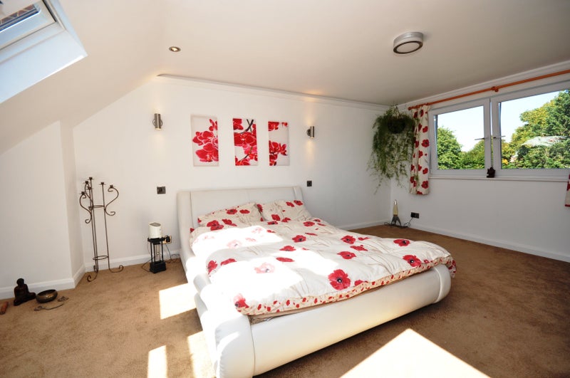 Photo 1: Bedroom