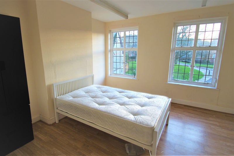 Photo 1: Room 2: £116pw with all bills included