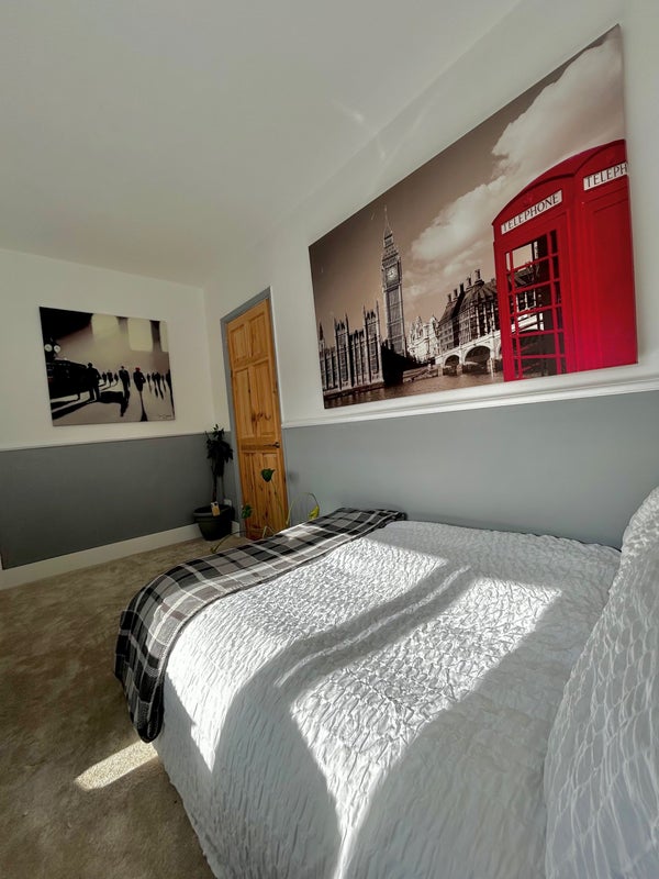 Photo 1: Room (Yours)