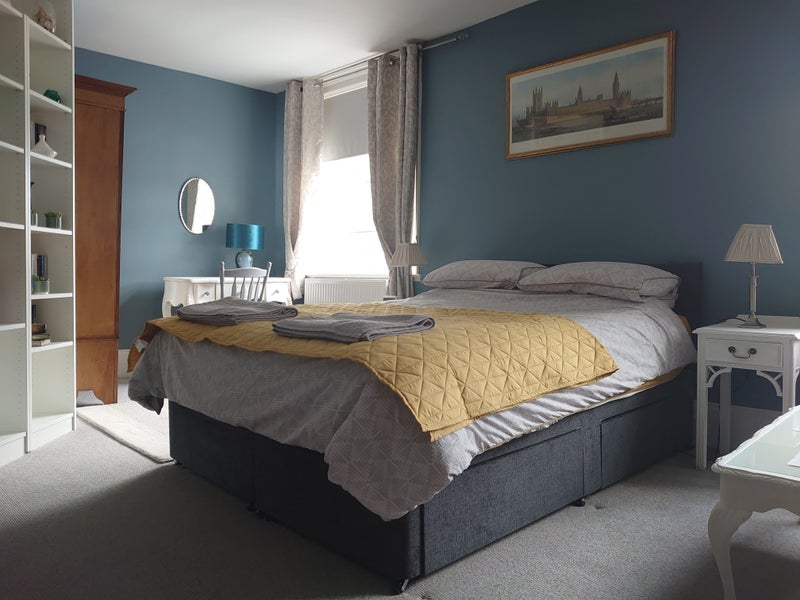 Photo 1: Superking bed