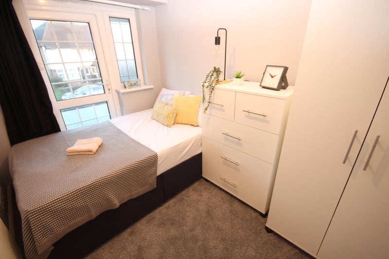 Photo 1: ROOM 4 - AVAILABLE NOW