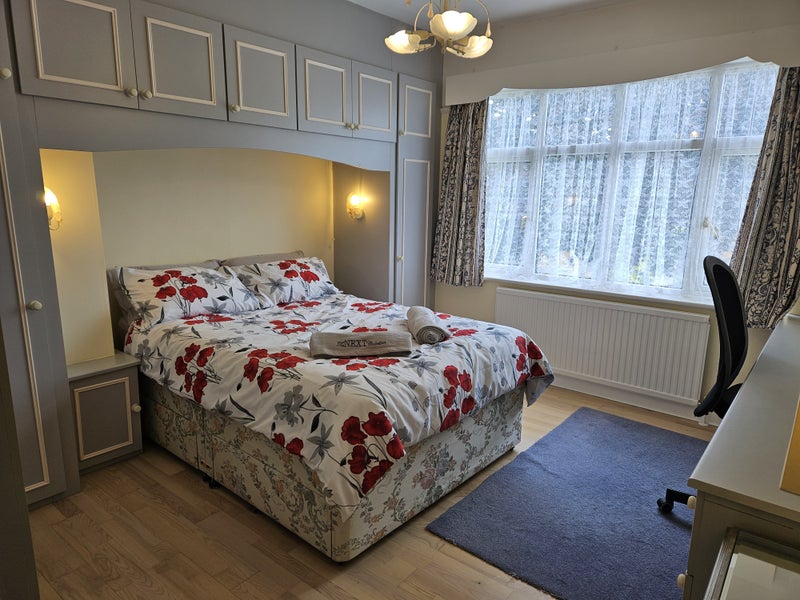 Photo 1: Bedroom
