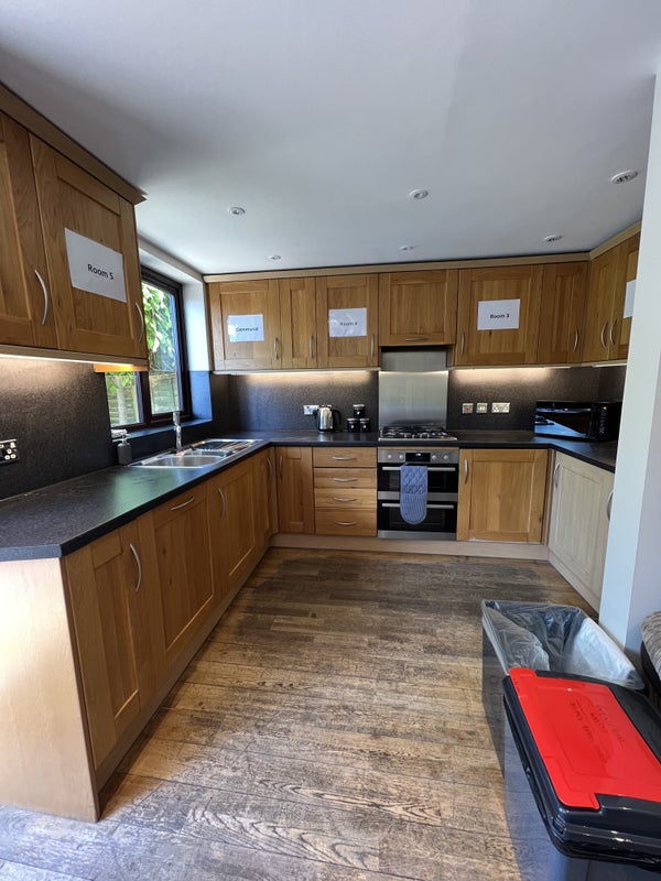 Photo 1: Kitchen