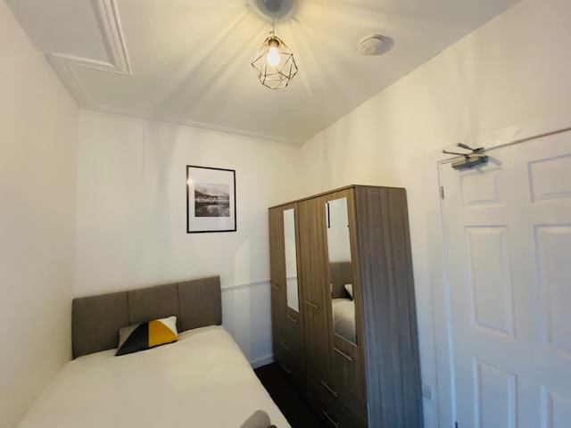 Photo 1: Room 1 - Double Room