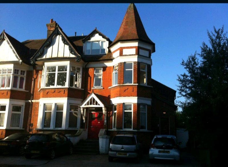 Photo 1: Beautiful Building