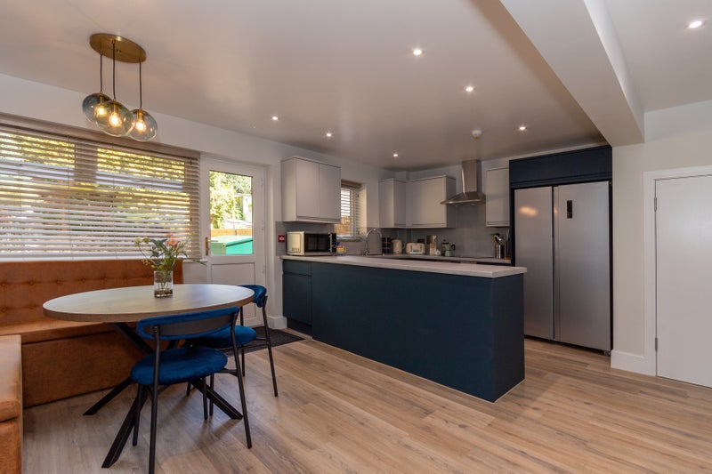 Photo 1: Cook up a treat in the newly renovated kitchen