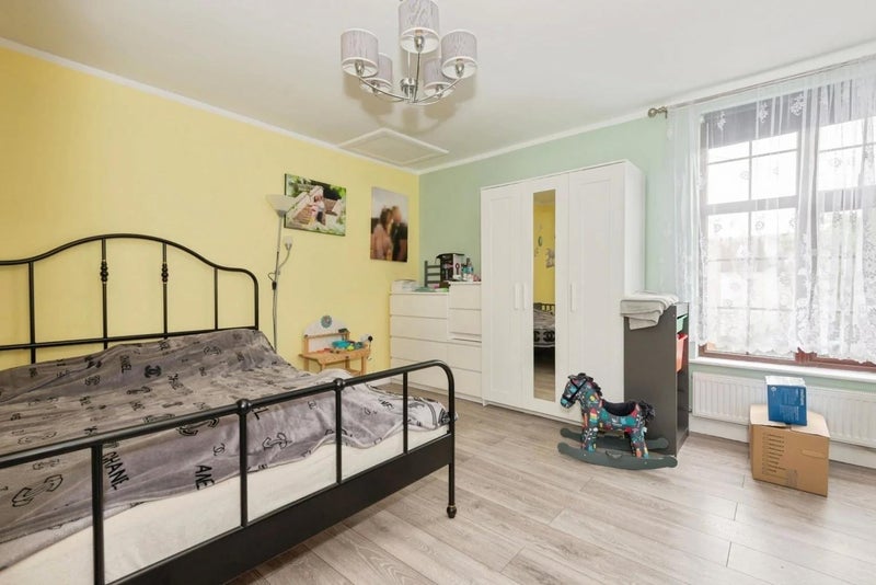Photo 1: Large double bedroom