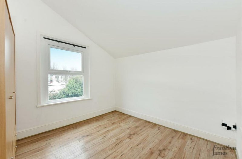 Photo 1: Single room