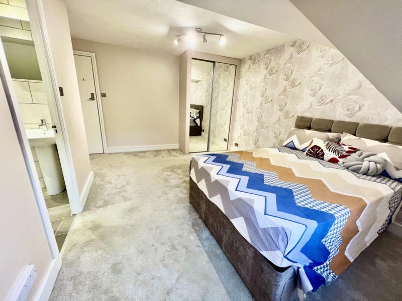 Photo 1: Room 2 with Ensuite