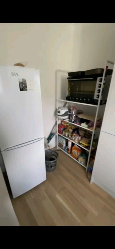 Photo 3: Kitchen