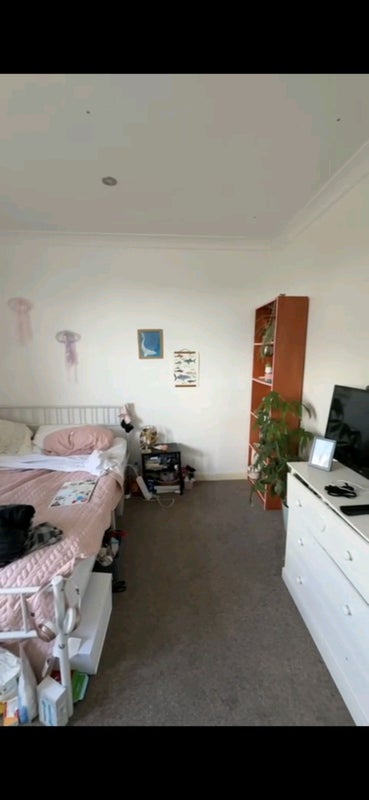 Photo 6: room (will be clean with no knick knacks out)
