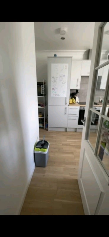 Photo 2: Kitchen