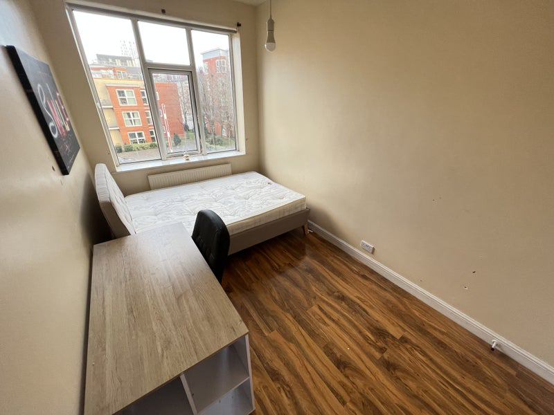 Photo 1: Room 2: £277pw with all bills included